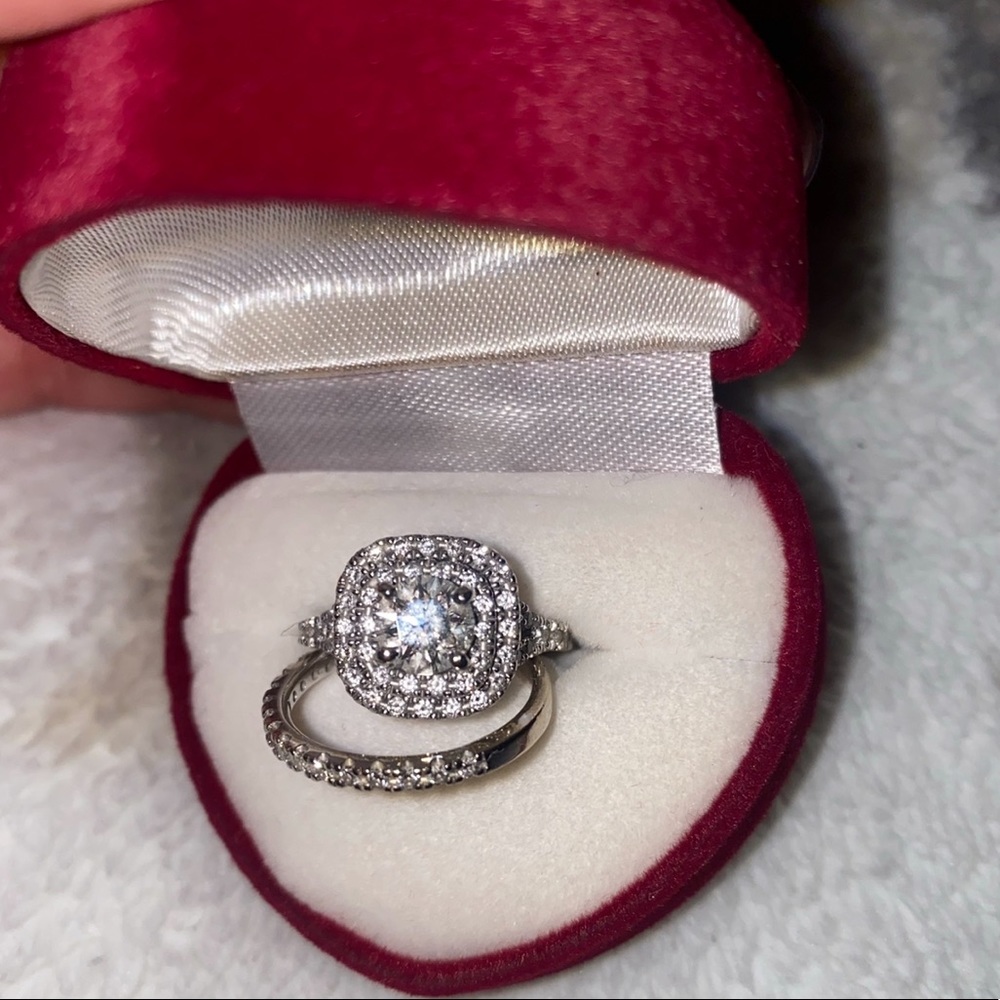 Engagement ring with wedding band